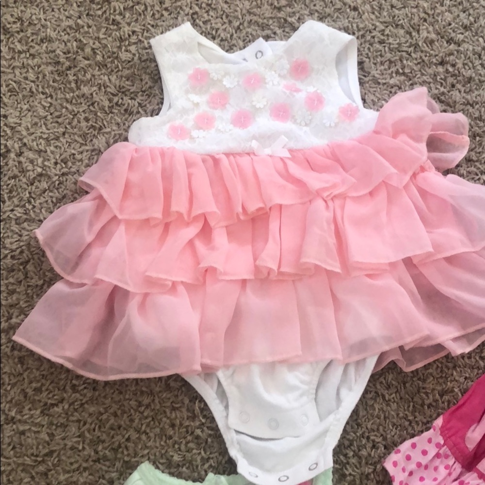 4 dresses - Picture 2 of 8